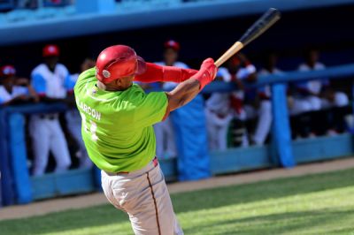 Agricultores llega a 20 triunfos en Liga lite del Beisbol Cubano.