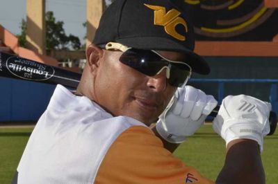 Andy Zamora, puntal de Villa Clara en bisbol cubano.