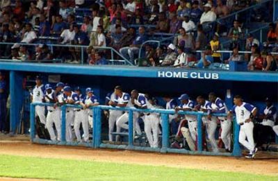 Asegura Industriales acceso a segunda fase en Serie cubana de bisbol