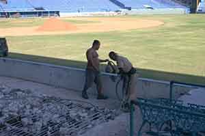 Avanza reparacin del estadio Latinoamericano de Cuba