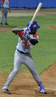 Bisbol cubano:Jos Adolis en mira de Gigantes de Yomiuri