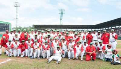 Campeones de bisbol de Cuba mantienen espritu de victoria.