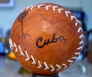 Cmodo Pinar del Ro en la cima de la Serie cubana de bisbol.