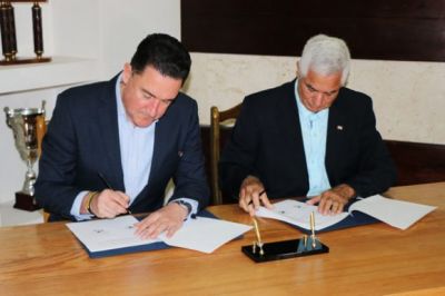 Cuba y Australia firman convenio de colaboracin en bisbol.