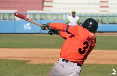 Danel Castro: nuevo rey del jit en el beisbol cubano.