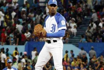 David Mena lanza cero-cero en campeonato cubano de bisbol.