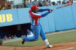 Despaigne record de jonrones en bisbol cubano