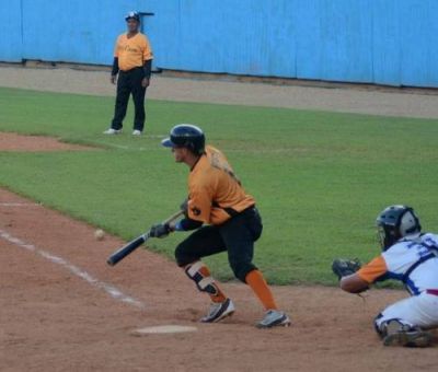 Ganan Azucareros, Leadores y Cachorros en torneo cubano de Bisbol.