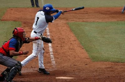 Holgun barri a Santiago de Cuba en Serie Nacional de Bisbol
