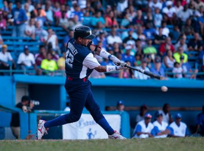 Holgun con tres xitos en lnea en serie beisbolera cubana.