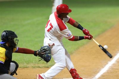 Matanzas y Estrellas a la final de serie beisbolera en Cuba.