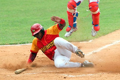 Matanzas gana y se mantiene como lder en Campeonato cubano de bisbol