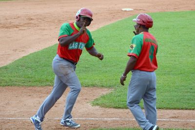 Matanzas-Granma y Las Tunas-Industriales, play offs del bisbol cubano.