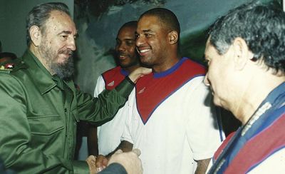 Orestes Kindeln honra a su gran amigo Fidel Castro.