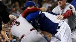 Pitcher de los Dodgers provoca pelea por defender a Yasiel Puig