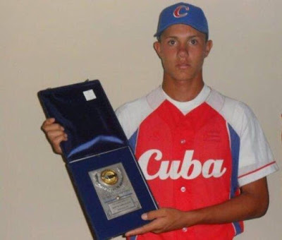 Prospecto cubano cerca de firmar pacto millonario con club de las Mayores.