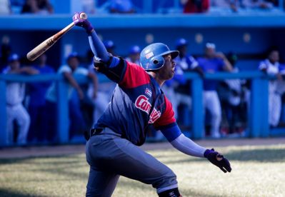 Toros barrieron a las Avispas en beisbol cubano.