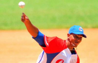 Desbordada ofensiva a pleno sol en el bisbol cubano