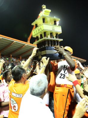 Villa Clara recibe el trofeo de Campen Nacional