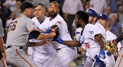 Yasiel Puig suspendido dos juegos por trifulcas entre Dodgers y Gigantes.