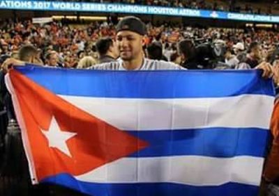 Yulieski, la Serie Mundial y la bandera cubana.