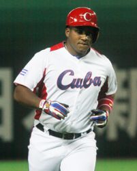 Alfredo Despaigne vs. lanzadores de Ciego de Avila