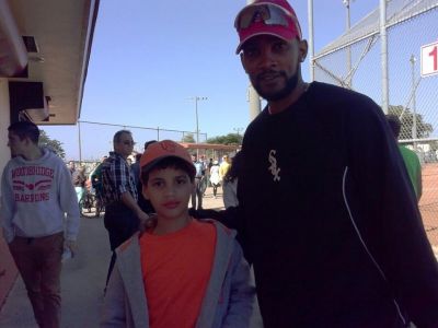 Mi nio y el pelotero Alexei Ramirez.