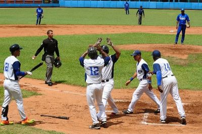 Holgun vs. Industriales