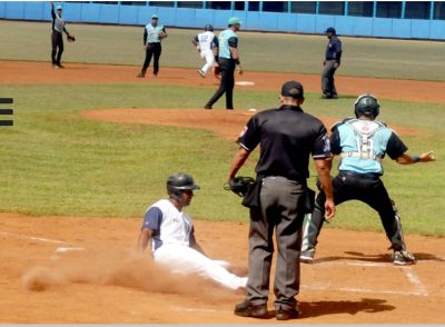 Holgun vs. Isla de la Juventud