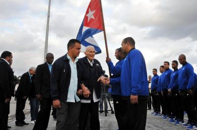 Abanderado equipo Granma a la 60 Serie del Caribe de Bisbol.