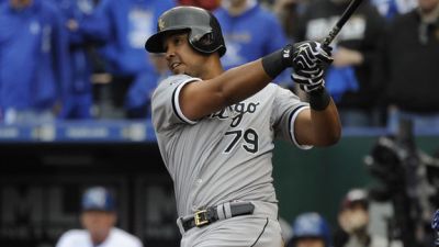 Abreu fuera por molestia en un dedo