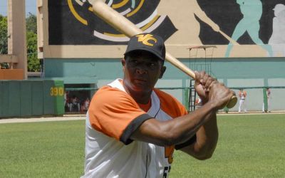 Alain Snchez enmudeci los bates tuneros