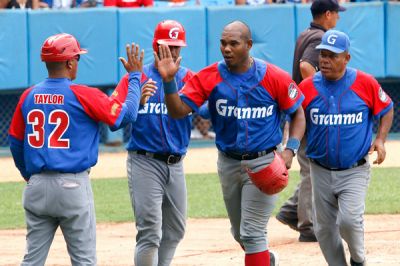 Alazanes de Granma galopan en bisbol cubano.