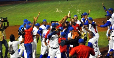 Alazanes de Granma por seguir haciendo historia en el bisbol cubano.