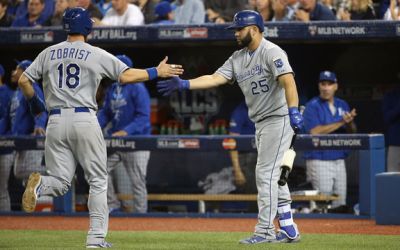 Kansas City aplasta a Toronto y acaricia Serie Mundial
