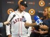 Astros oficializan contrato al cubano Yulieski Gurriel por 5 aos