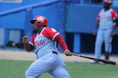 Avileos noquean a campeones en bisbol cubano.