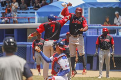 Avispas de Santiago de Cuba barre a Isla de la Juventud en la 64 Serie Nacional de Bisbol 2025.