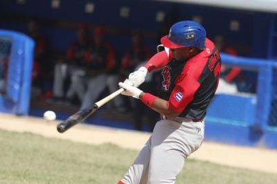 Avispas de Santiago de Cuba firman el primer Sper KO de la 64 Serie Nacional de Bisbol.