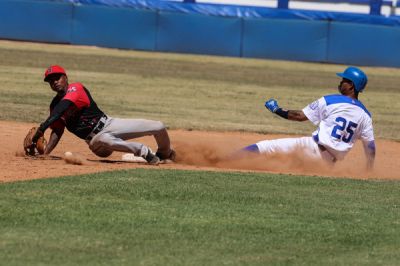 Avispas de Santiago de Cuba toman la cima en la 64 Serie Nacional de Bisbol.