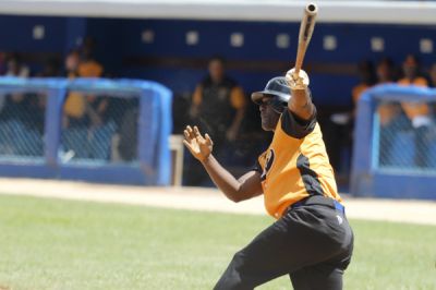 Azucareros de Villa Clara aplastan a Granma y no aflojan en la pelea por la postemporada.