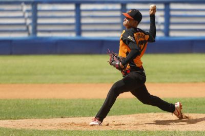 Azucareros de Villa Clara concreta la hombrada en la 64 Serie Nacional de Beisbol.