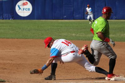 Dos barridas en inicio de Liga lite del Beisbol Cubano.