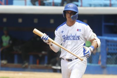 Bates encendidos y cuatro nocauts en vibrante jornada de la 64 Serie Nacional de Béisbol.