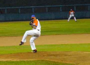 Bisbol: Alazanes nivelan duelo con los Gallos