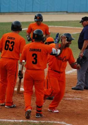 Béisbol de Cuba: Leopardos reducen esperanzas avileñas