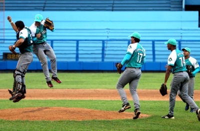 Bisbol cubano: Piratas dejan a Industriales al borde del colapso