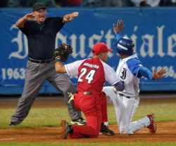 Bisbol cubano: Repeticiones televisivas, fin de las expulsiones?