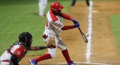 Bisbol: Matanzas vence 19-11 a Estrellas en duelo de batazos.