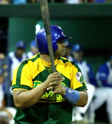 Béisbol: Yosvani Peraza domina competencia de jonrones